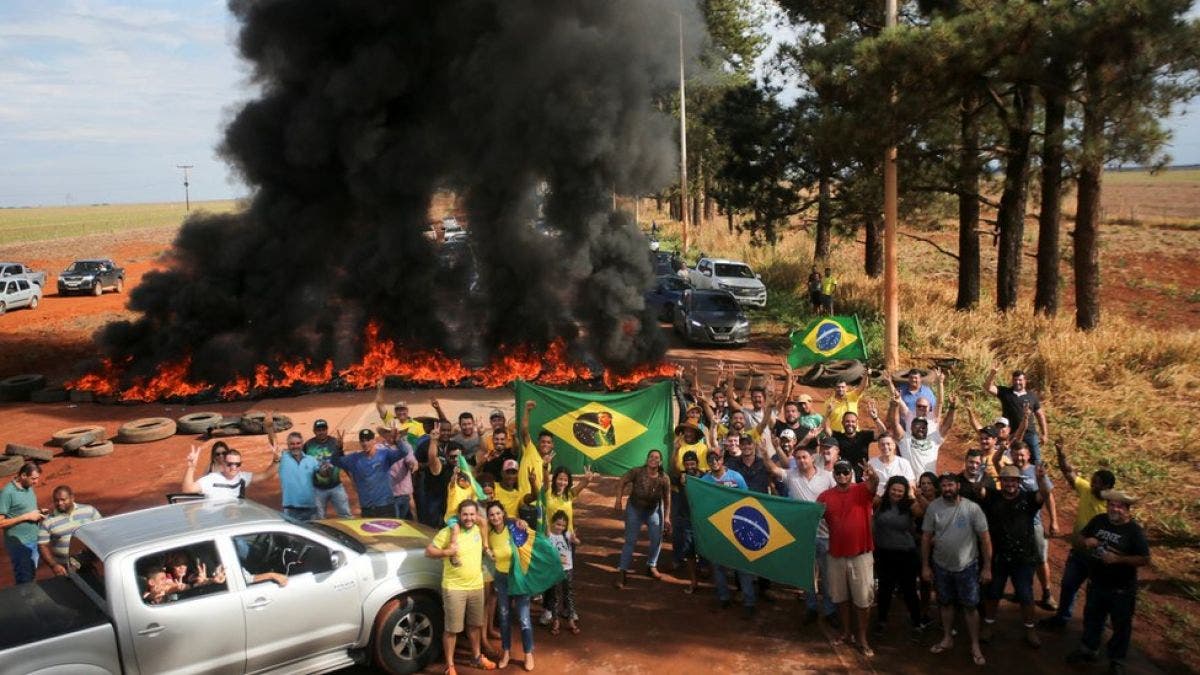 Elecciones En Brasil Camioneros Partidarios De Bolsonaro Cortan