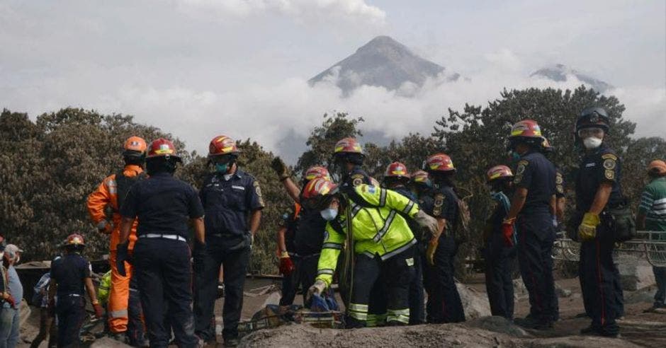 bomberos volcán de fuego guatemala