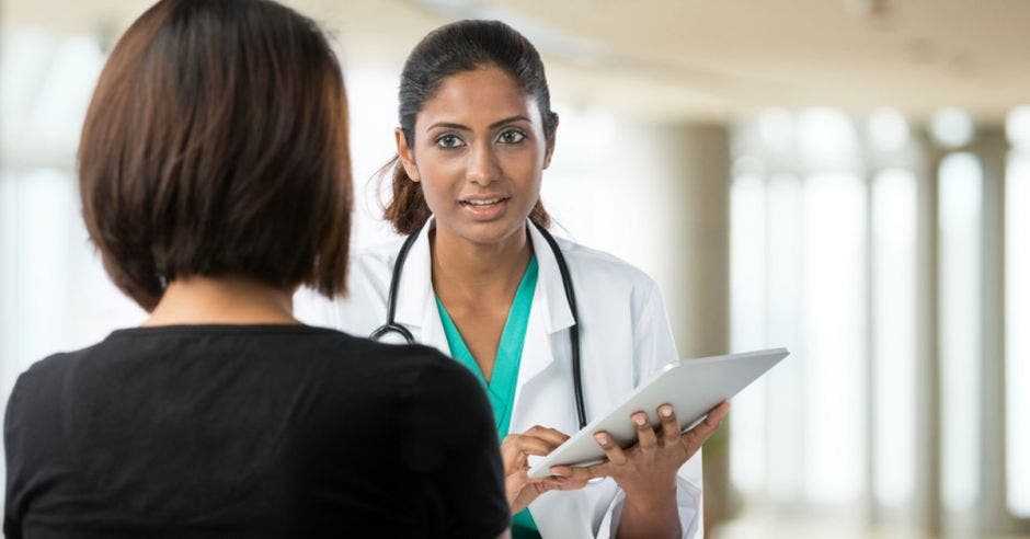 Joven en consulta médica