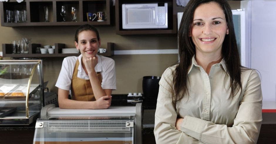 mujeres en una cafetería