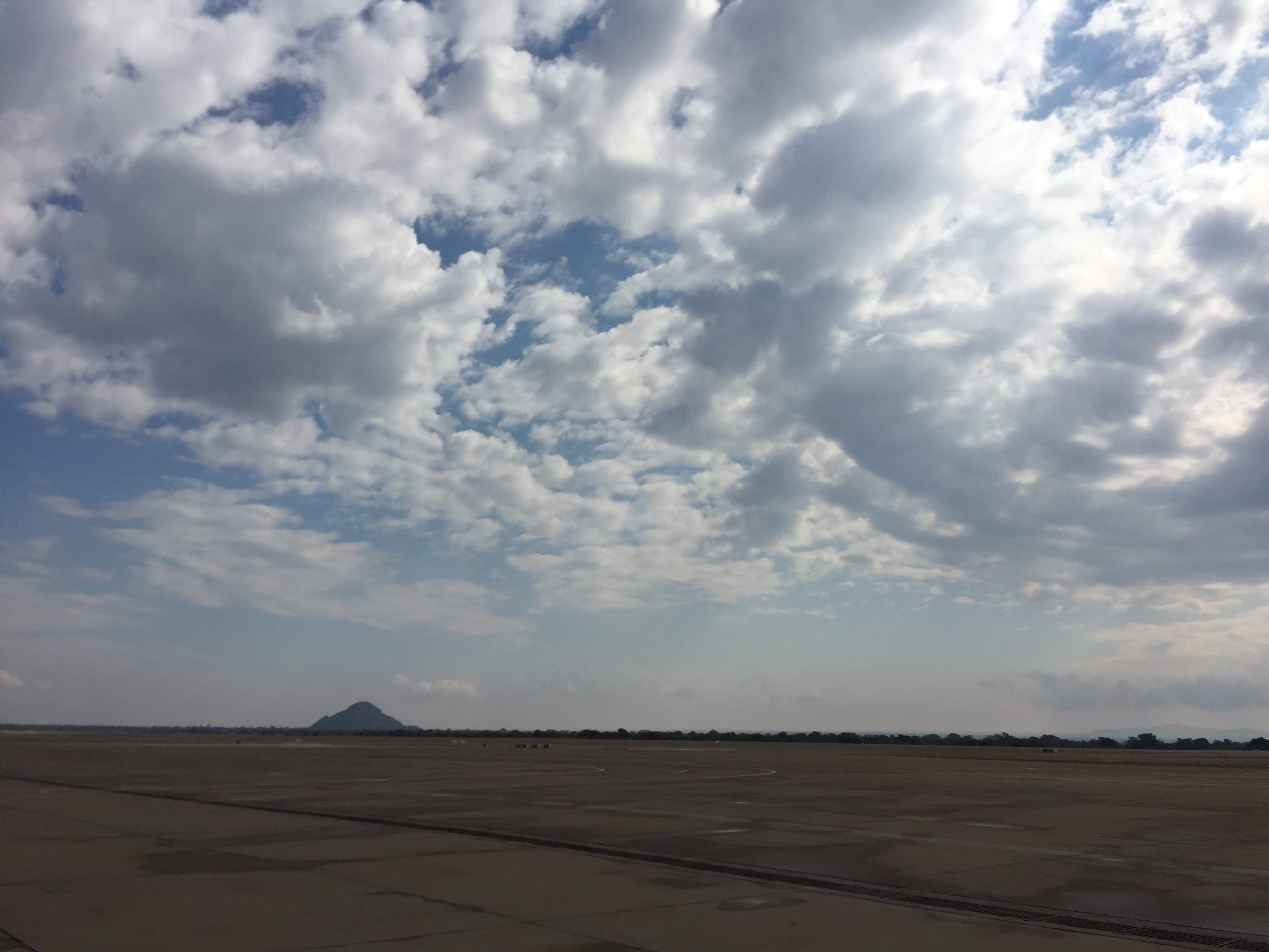 Nubes y un campo abierto