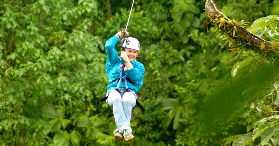 mujer haciendo canopy