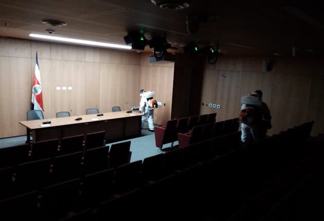 Los salones para conferencias de prensa también se  limpiaron por la gran cantidad de periodistas que van al congreso. Cortesía/La República I