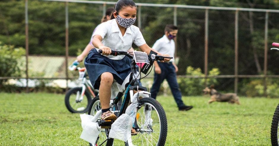 niña bici