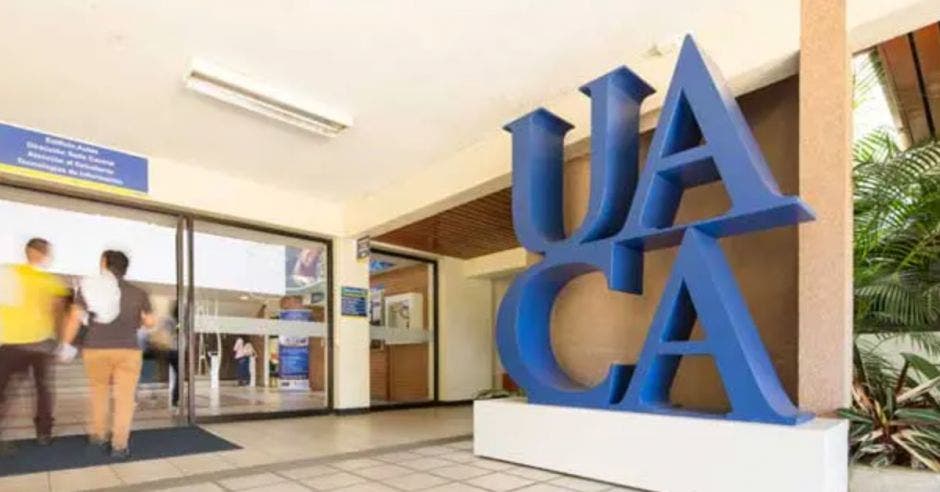 entrada de la UACA