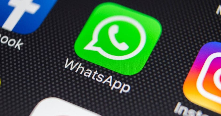 La aplicación de WhatsApp descargada en un teléfono