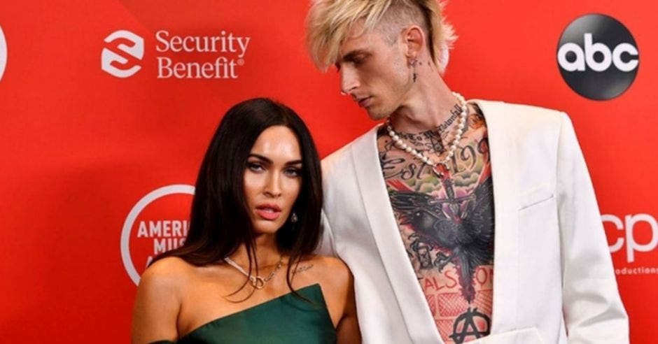 Megan Fox  junto a su pareja Machine Gun Kelly.