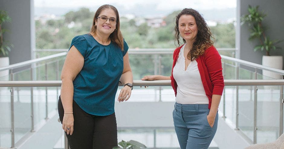 Gabriela Castro y Natalia Acuña