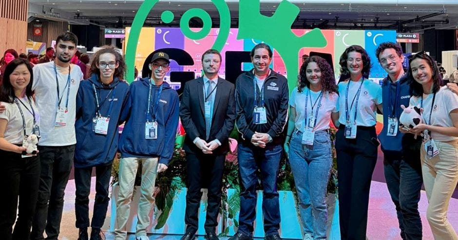 jóvenes ticos ganan medalla en parís