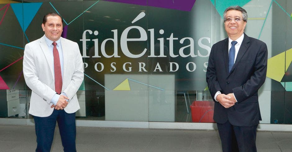 Ernesto Hip, Director de la carrera de Administración de Negocios y Economía y Dexter Mena, coordinador del técnico y subdirector de la Escuela de Administración de Negocios Fidélitas