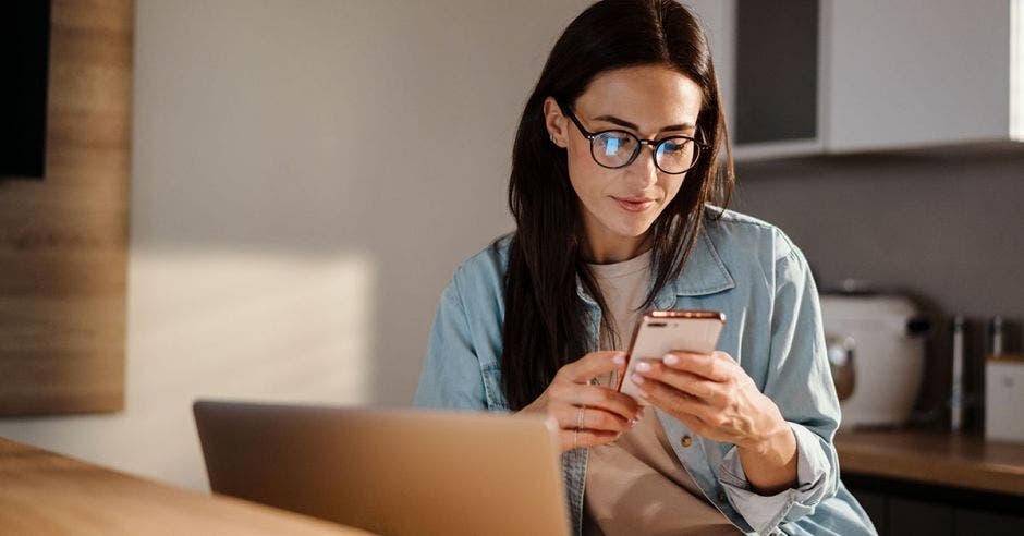 mujer smartphone