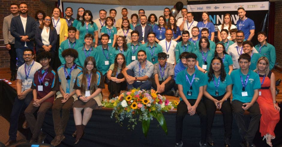 72 estudiantes 18 colegios técnicos país participaron primera edición innow intel technology fest demostrando destrezas habilidades desarrollo software resolver desafío propuesto ellos mismos