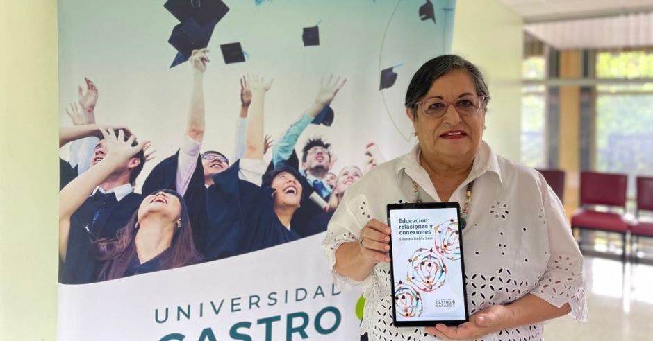 Dra. Eleonora Badilla Saxe, lanzó el libro “Educación: relaciones y conexiones”