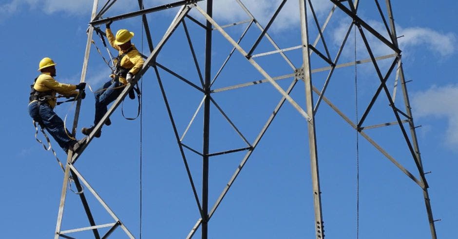 18 torres último año y medio objeto antisociales roban piezas metálicas tornillos anclajes venderlas material fundir traduce promedio torre por mes atacada este periodo reportes ice