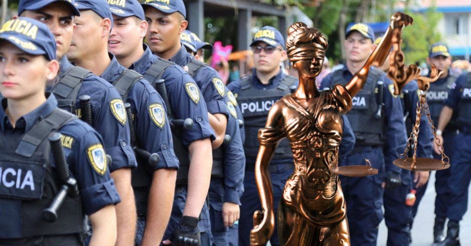 La  Sala IV falló a favor del reclamo en donde se acusó que efectivos de la Fuerza Pública arrestaron a una persona bajo el alegato de que había pateado a una oficial, lo cual fue desmentido con los videos analizados. Foto con fines ilustrativos. Cortesía/La República