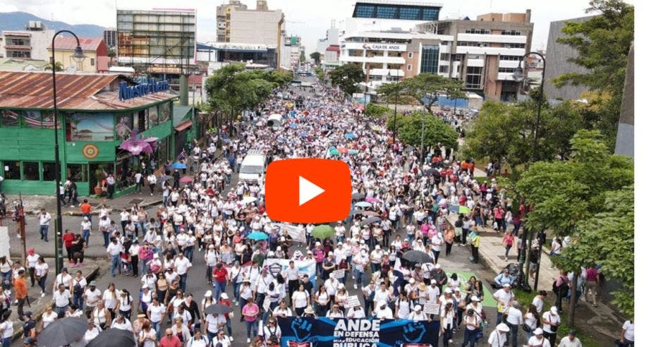 La protesta tuvo su impacto en los servicios de salud y educación y provocó caos en la capital y en Zapote. Cortesía/La República.