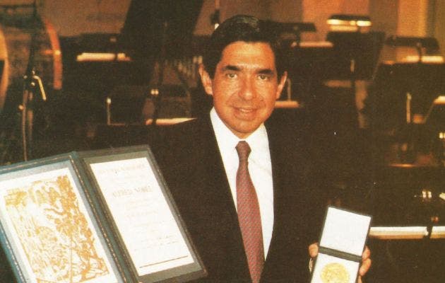 Óscar Arias logró silenciar las armas en Centroamérica y por ello, ganó el Nobel de la Paz en 1987. Cortesía/La República.