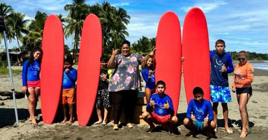 donación surf Cieneguita jóvenes