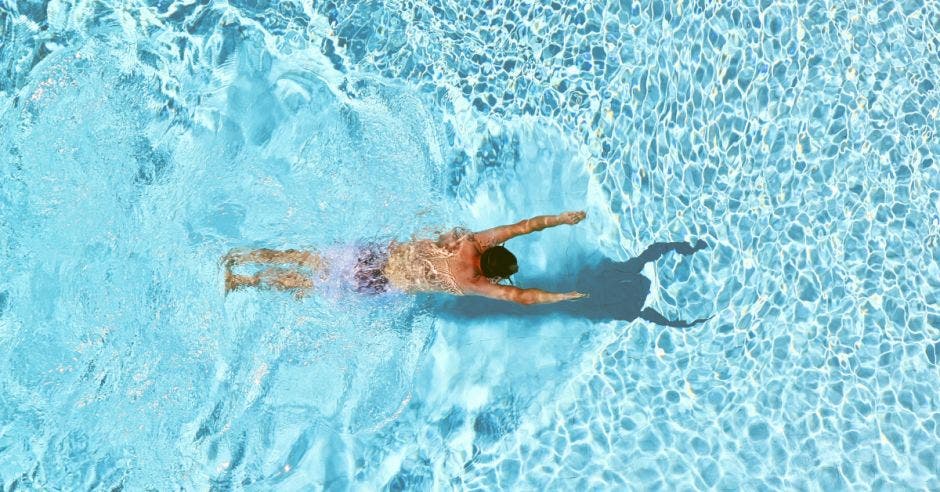 Con los calores de los últimos días muchos desearían estar en una piscina. Canva/La República,