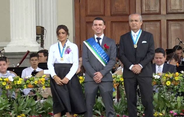 Yariela Quirós Álvarez y Fernando Vega Guillén, trabajarán a Diego Miranda, nuevo alcalde de San José, en seguridad y servicios de cuido para permitir a más mujeres acceder a empleos en la capital. Cortesía/La República.