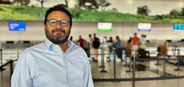 Luis Fournier, Gerente de Administración y Finanzas de Guanacaste Aeropuerto, destacó la importancia del turismo para la región. Cortesía/La República.