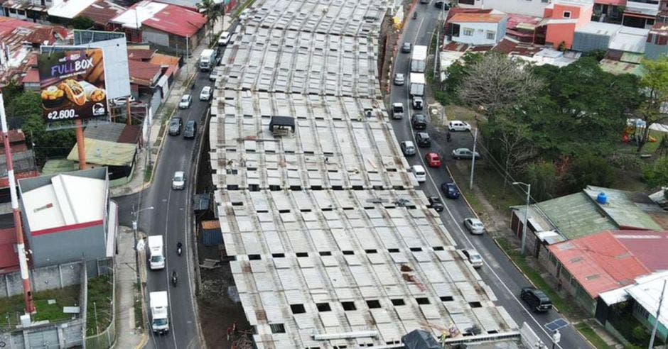 La obra establece 3 carriles por sentido. Para finales de junio, la obra estaba muy adelantada. Cortesía/La República.