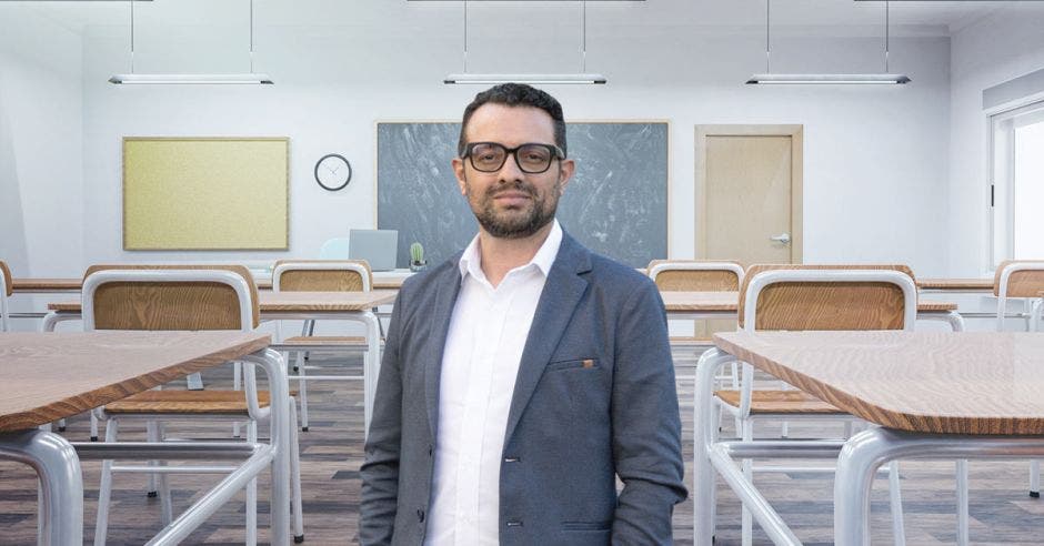 “A nivel personal, la deserción priva a los estudiantes de oportunidades educativas y limita sus perspectivas socioeconómicas futuras, perpetuando ciclos de pobreza y desigualdad”, dijo Josué Sánchez, director de la Escuela de Educación de la Universidad Fidélitas. Cortesía/La República.