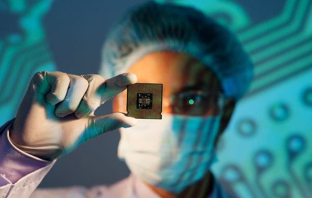 Los microchips son componentes imprescindibles para smartphones, tablets y computadoras personales, por lo que su demanda está garantizada por tiempo indefinido. Cortesía/La República.