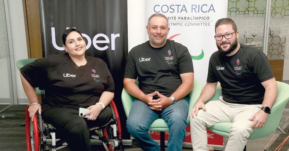 Paola Arana, Diego Quesada y Andrés Carvajal Fournier, presidente del CPNCR