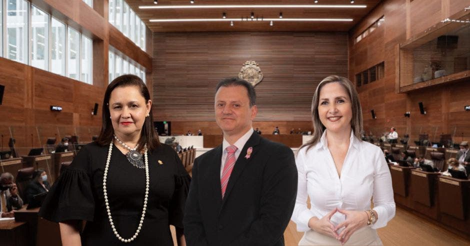 Vanessa Castro del PUSC, Diego Vargas del PLP y Alejandra Larios del PLN demandan una investigación. Cortesía/La República.