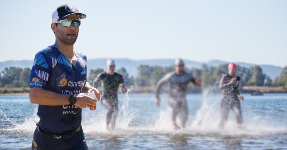 Venegas participó en la categoría de 30-34 años en el evento deportivo realizado en Italia. Federación Unida de Triatlón Costa Rica/La República