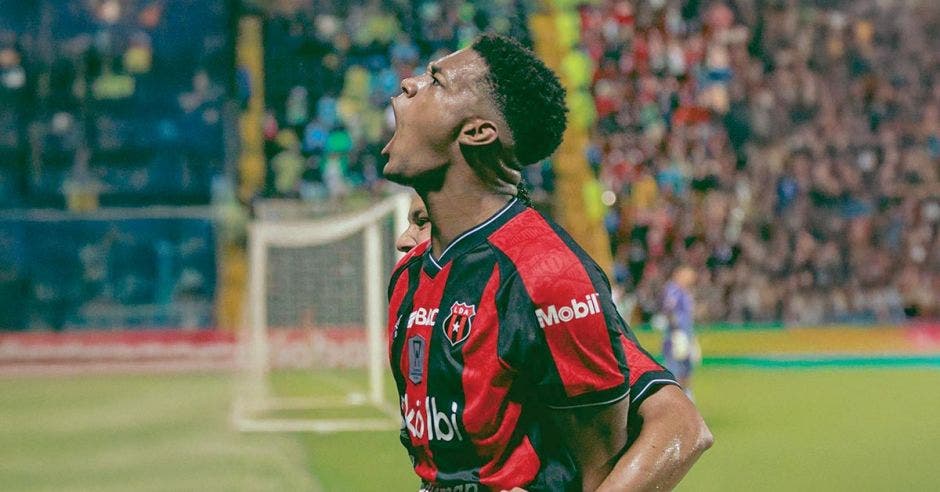 Rashir Parkins fue el salvador de los manudos ante Antigua. Alajuelense/La República