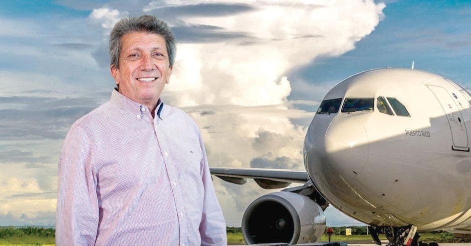 César Jaramillo, gerente general de Guanacaste Aeropuerto, solicitó al Gobierno una “decisiva reparación” de la pista en el menor plazo posible. Cortesía/La República.