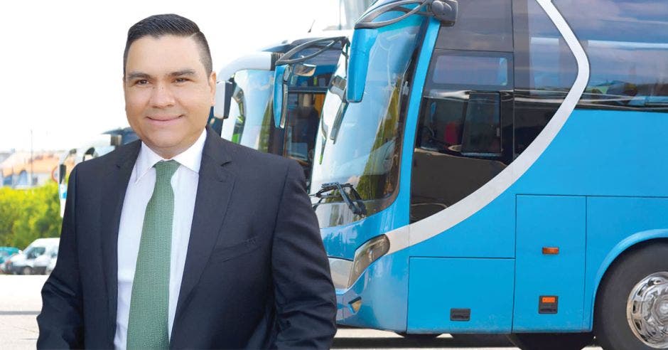 “El uso de la tecnología es bueno para el empresario porque se gestionan las flotas de manera más eficiente en términos de recaudación y seguridad”, dijo Bernal Rodríguez, presidente de la Cámara Nacional de Buses. Cortesía/La República.