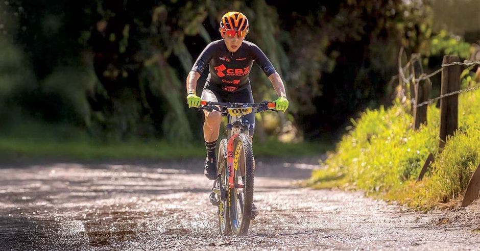 La tica es de las ciclistas de montaña más importantes del país. Cortesía/La República