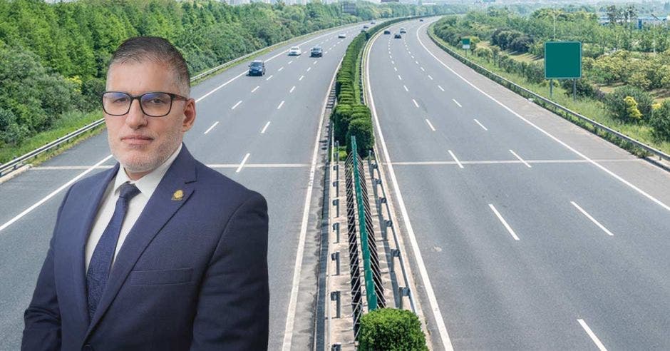 “Como ministro, me he comprometido a dejar cuatro o cinco proyectos maduros, o al menos, en fase de factibilidad”, dijo Mauricio Batalla, ministro de Obras Públicas y Transportes. Cortesía/La República.