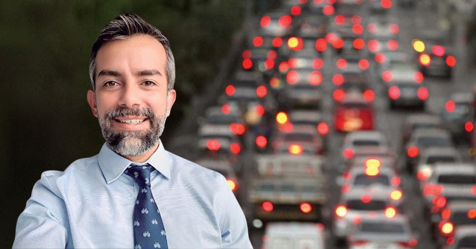 “Está comprobado que ninguna ampliación vial o construcción de nueva carretera es una solución sostenible en el tiempo. Mejorar el transporte público es fundamental para resolver el problema de presas”, dijo David Gómez, consultor en Movilidad Sostenible.