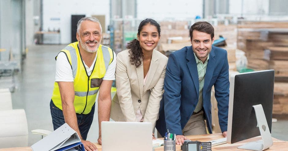 El seguro de RT cubre las enfermedades de trabajo o los accidentes de trabajo, entendidos como todo aquello que le suceda al trabajador a causa de la labor que realiza o como consecuencia de esta. Freepik/La República.