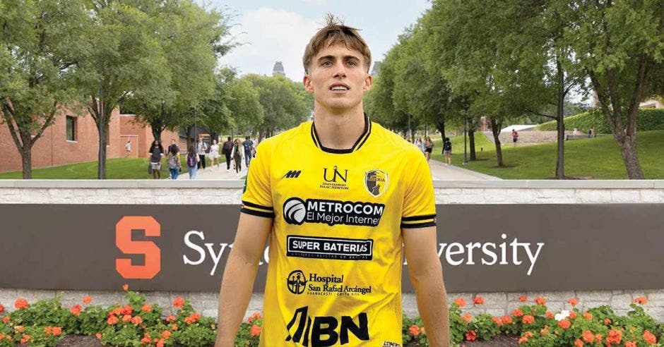 El joven futbolista recibirá una beca de $90 mil. Cortesía/La República