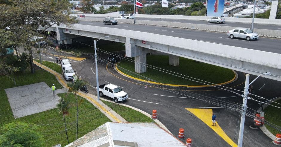 El proyecto ya tiene en funcionamiento el paso elevado y la rotonda. Cortesía/La República.