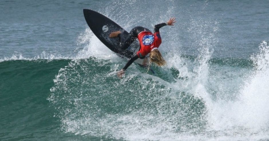 Rubiana Brownell llegó hasta semifinales del evento realizado en California. Federación de Surf/La República