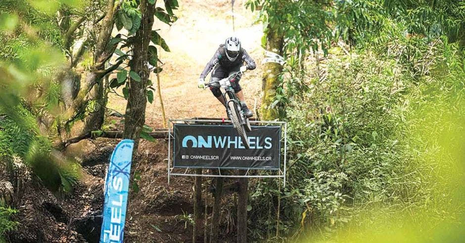 El deportista se impuso a destacados ciclistas dejandose el primer lugar de la competencia. Forja Fotografía/La República