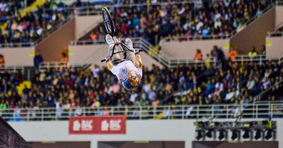 Kenneth “Pollis” Tencio es uno de los chineados de todos los ticos en la cita deportiva.Cortesía/La República