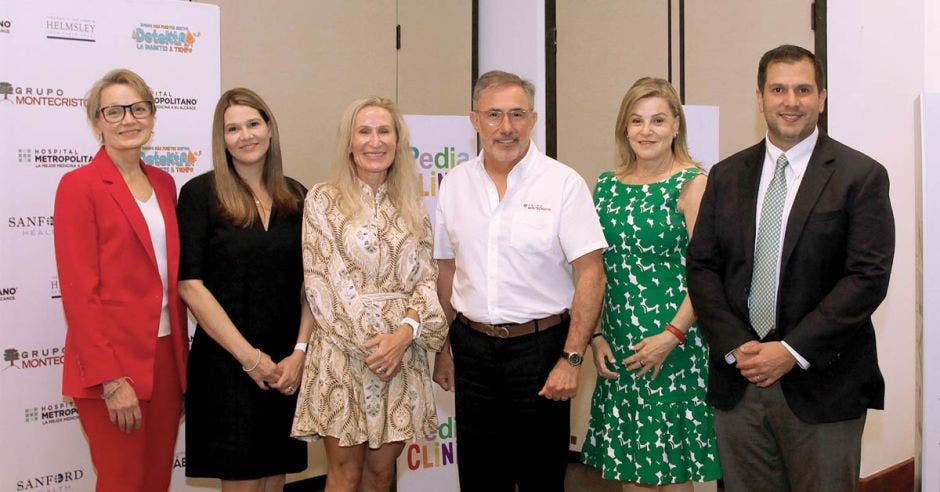 Sharon Hunt, presidente de Sanford World Clinic, Dra. Julieta Solís, endocrinóloga pediatra de PediaClinic, Karoliina Slack, vicepresidenta de Sanford World Clinic, George Durman, COO de la División Salud de Grupo Montecristo, Mónica Nagel, Directora de Asuntos Corporativos de Grupo Montecristo y el Dr. Andrés Wiernik, Director Médico de Grupo Montecristo Hospital Metropolitano