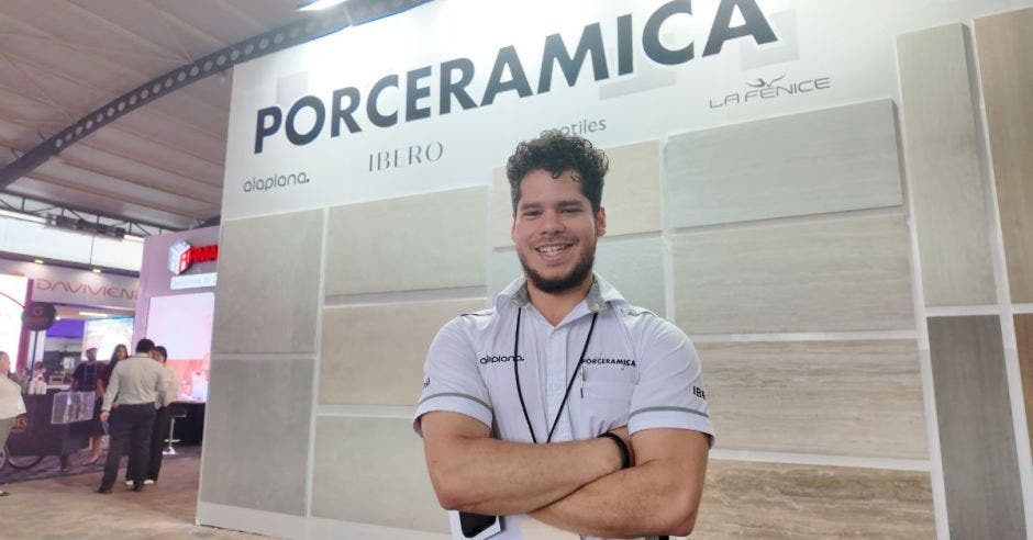 Migler Chavarría, Gerente de Ventas de Porceramica.