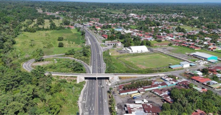 El proyecto busca mejorar la conexión entre San José y Limón para potenciar el comercio, el turismo y la inversión en el Caribe costarricense. Cortesía/La República.