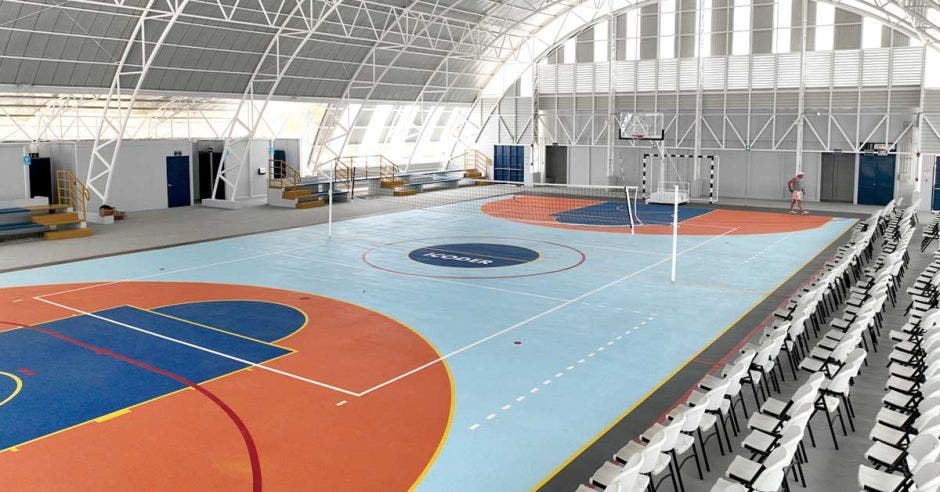 Cuenta con áreas para practicar futsal, voleibol, baloncesto, balonmano y gimnasia entre otros deportes. Icoder/La República